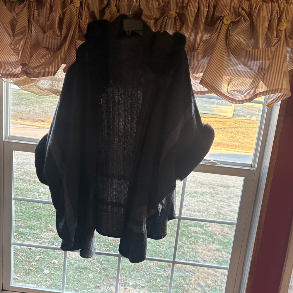 Elegant Black Women's Coat/Shaw